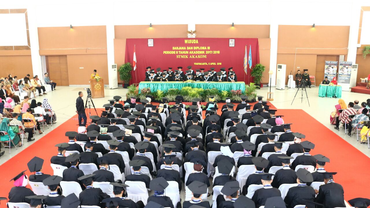 Wisuda Diploma dan Sarjana STMIK AKAKOM Yogyakarta  Periode II tahun Akademik 2017/2018