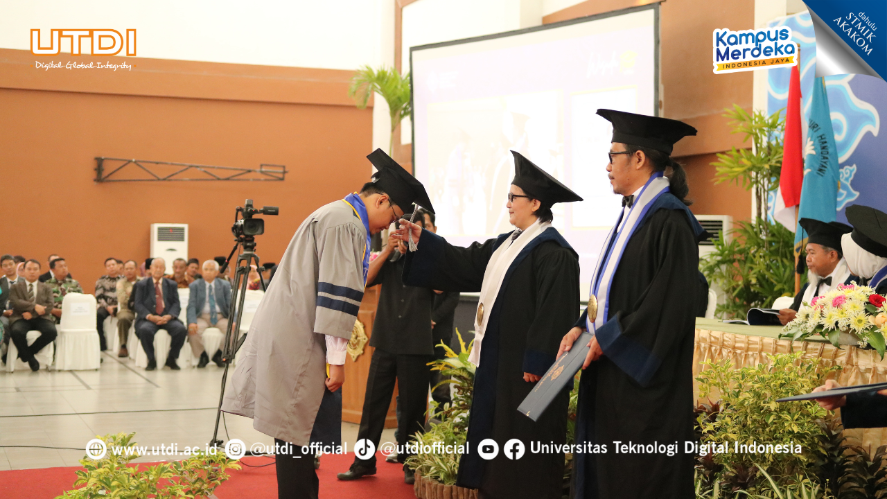 WISUDA 2024 : Universitas Teknologi Digital Indonesia (UTDI) Sukses Mencetak Ahli-Ahli Digital