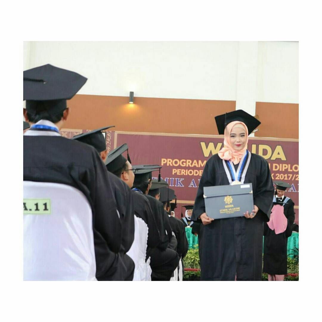 Wisuda Diploma dan Sarjana STMIK AKAKOM Yogyakarta
Periode I Tahun Akademik 2017/2018